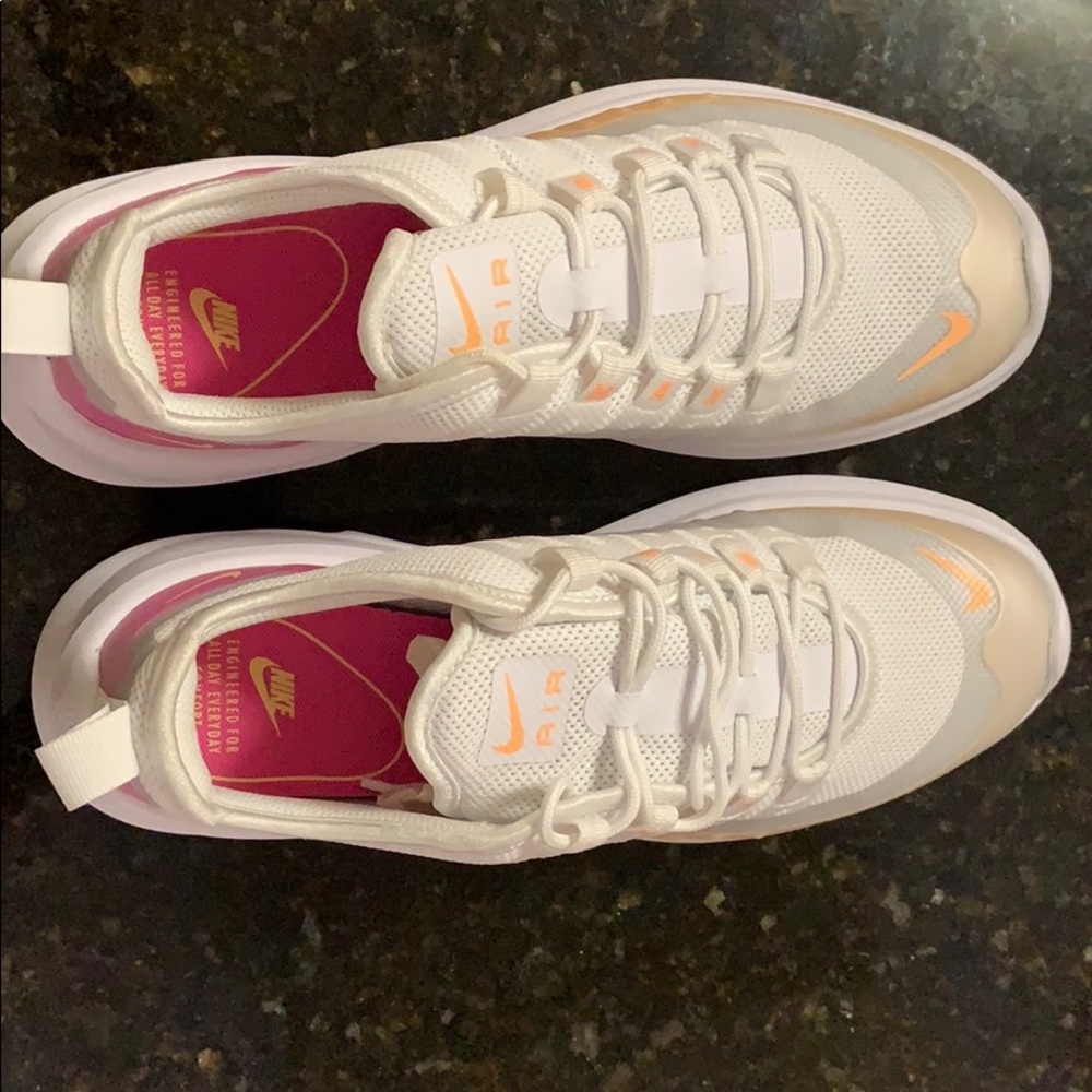 Brand new , Air max axis